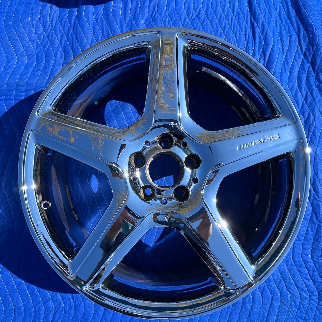 NO RESERVE: Staggered 20