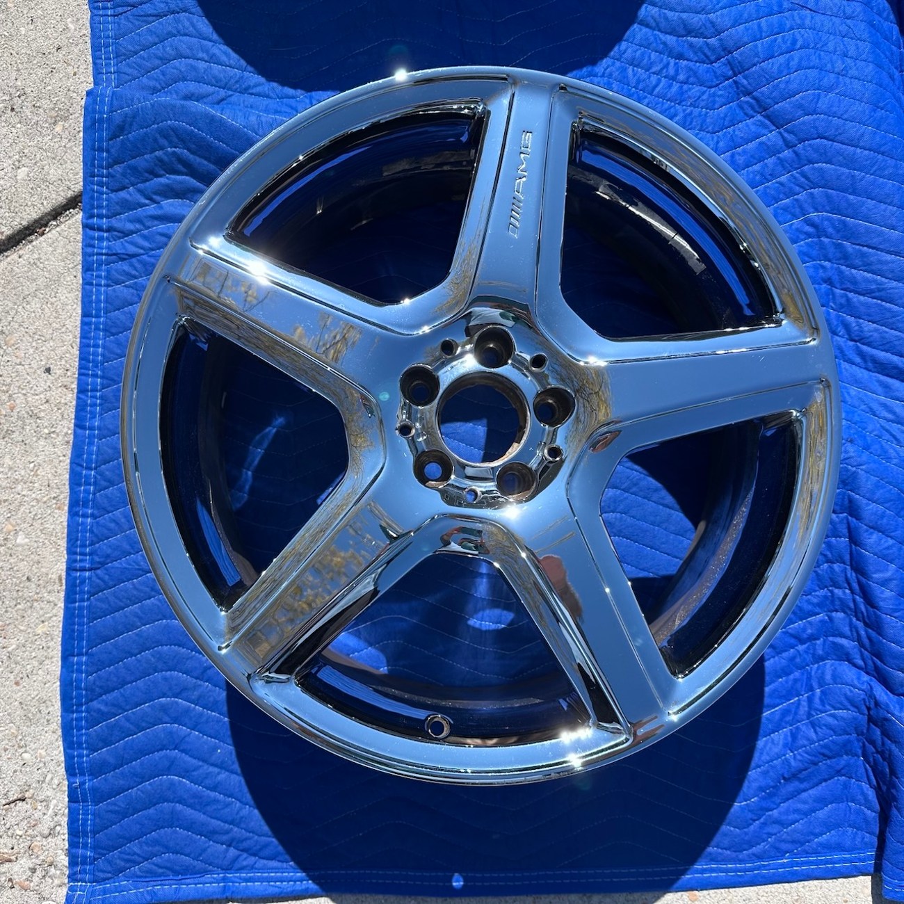 NO RESERVE: Staggered 20