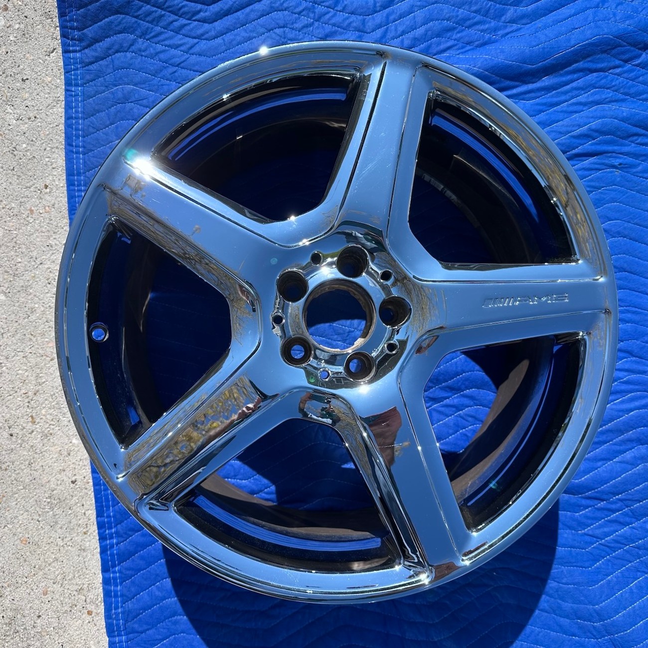 NO RESERVE: Staggered 20