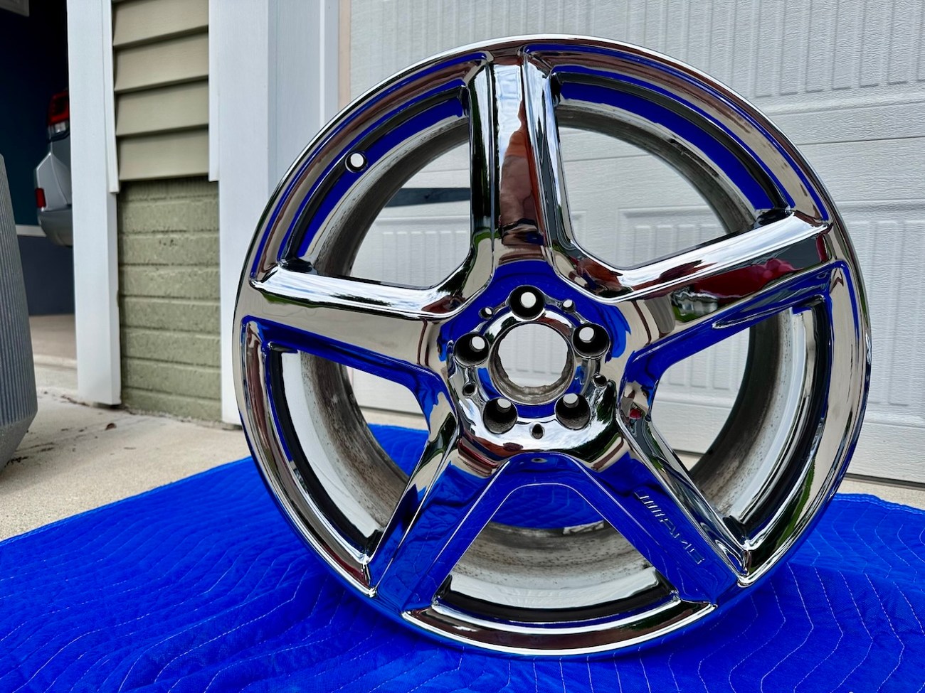 NO RESERVE: Staggered 20