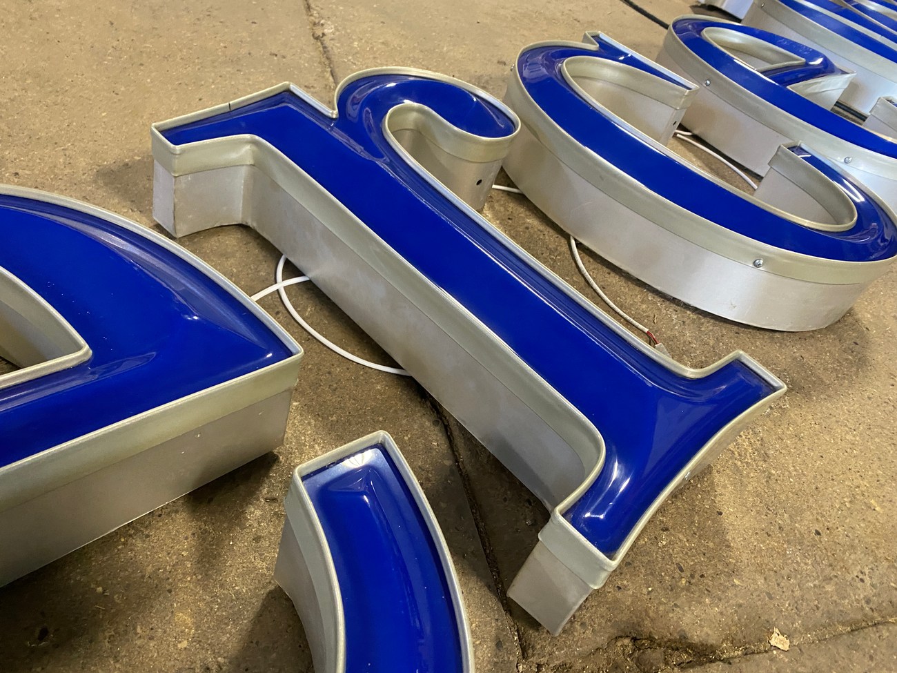 Original Mercedes-Benz Dealership Lettering For Sale | The MB Market
