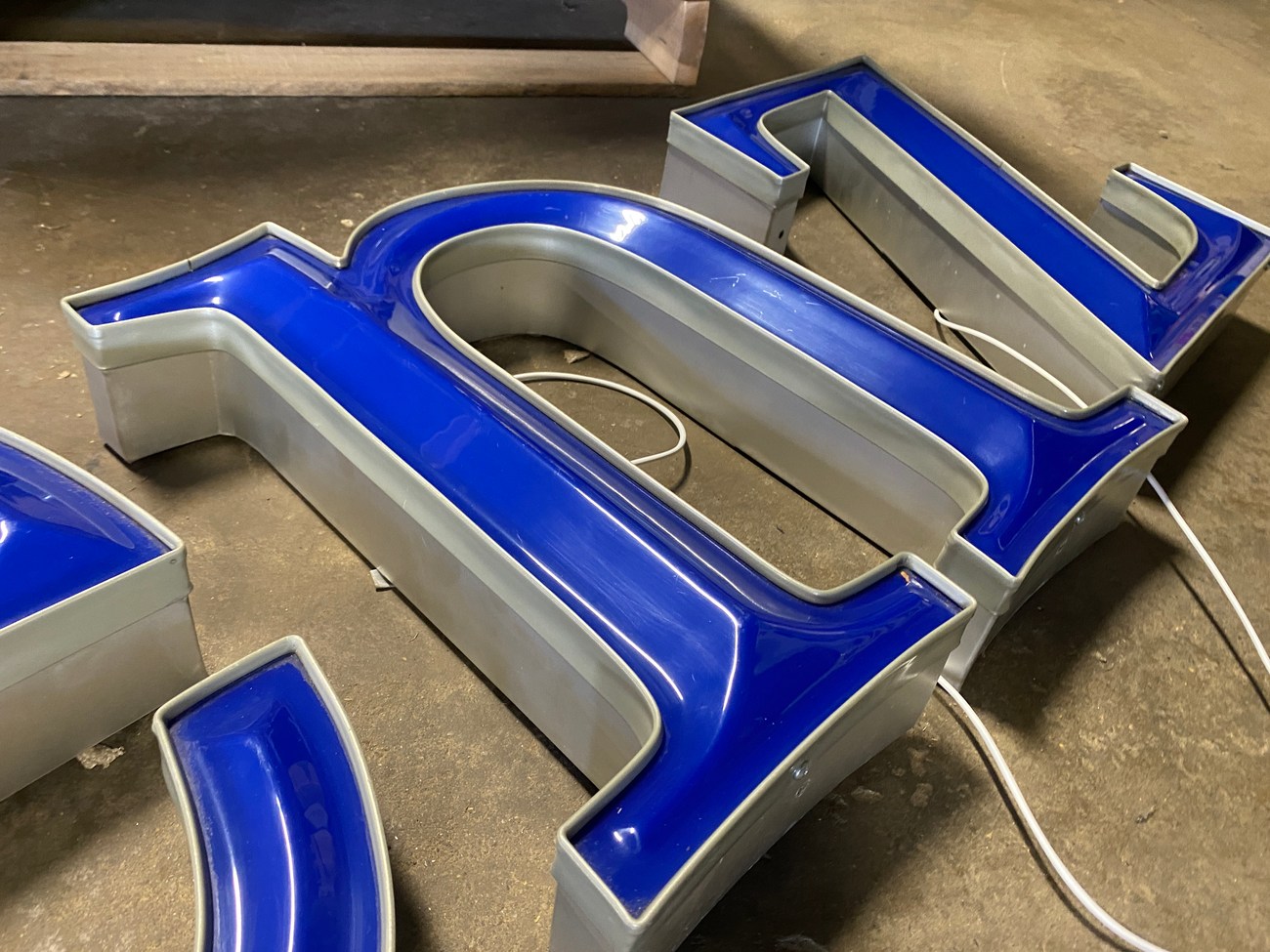 Original Mercedes-Benz Dealership Lettering For Sale | The MB Market