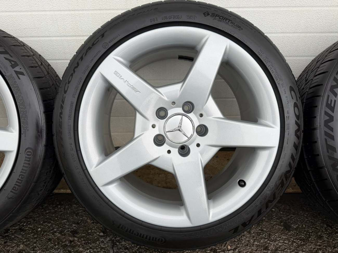 NO RESERVE: Staggered 17