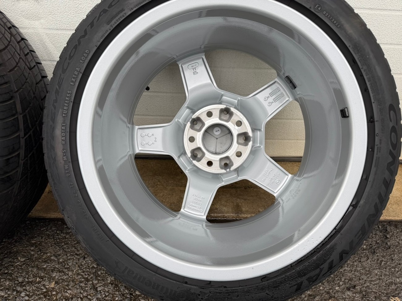 NO RESERVE: Staggered 17