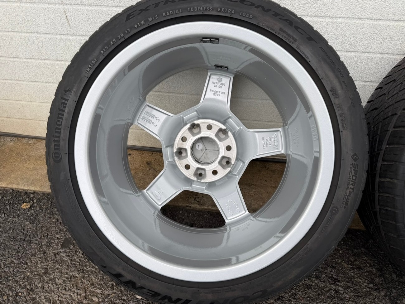 NO RESERVE: Staggered 17