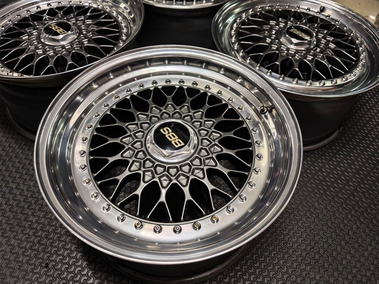 Staggered 3-Piece 17