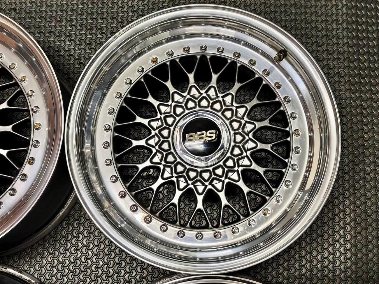 Staggered 3-Piece 17