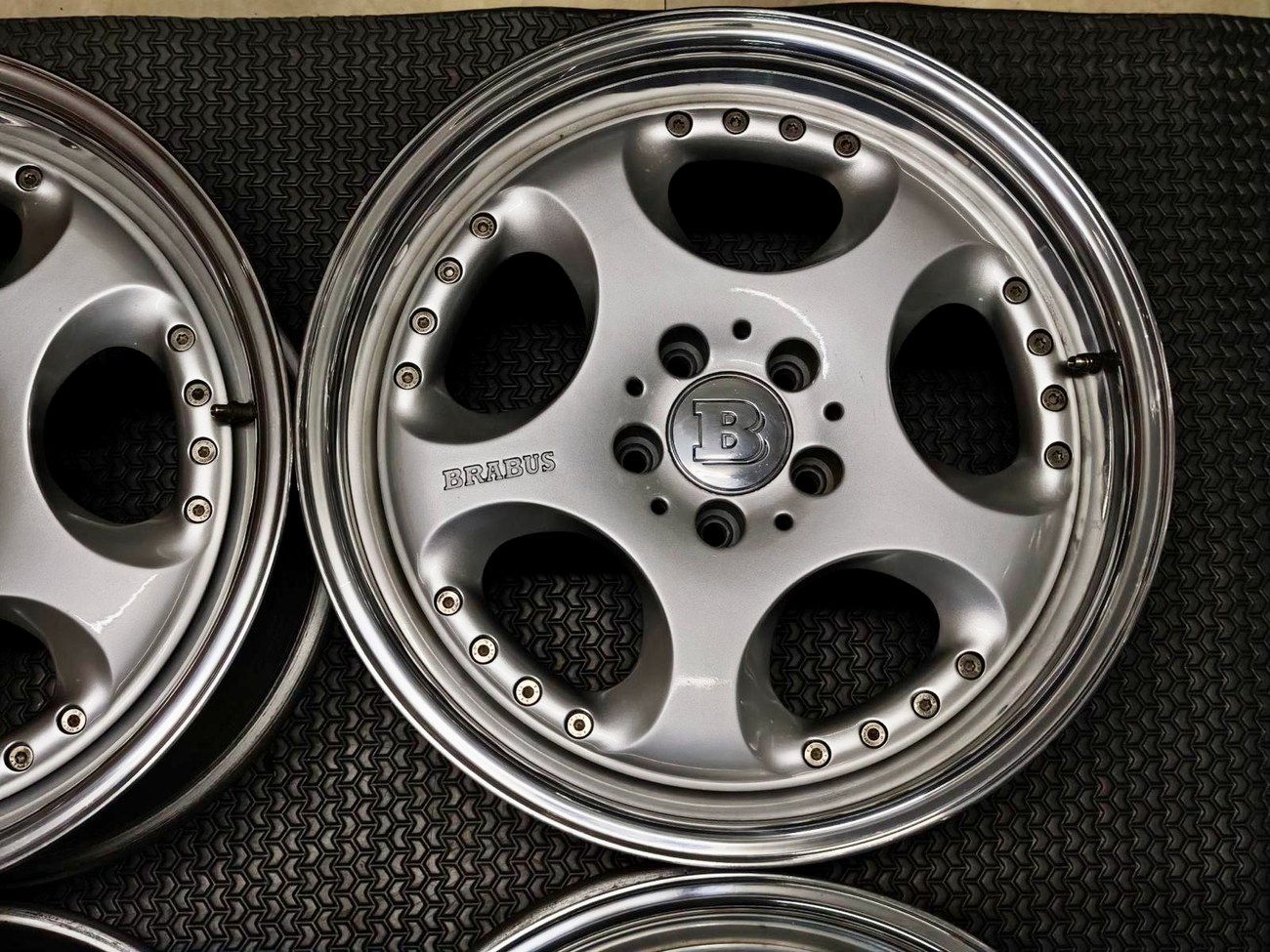 Staggered 3-Piece 18
