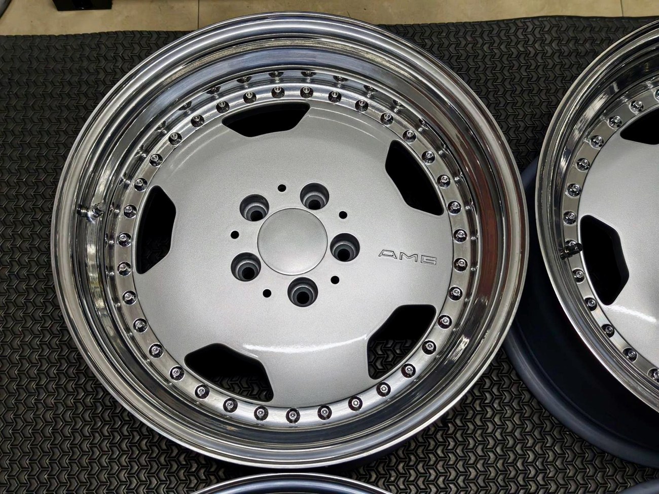 Staggered 3-piece 17