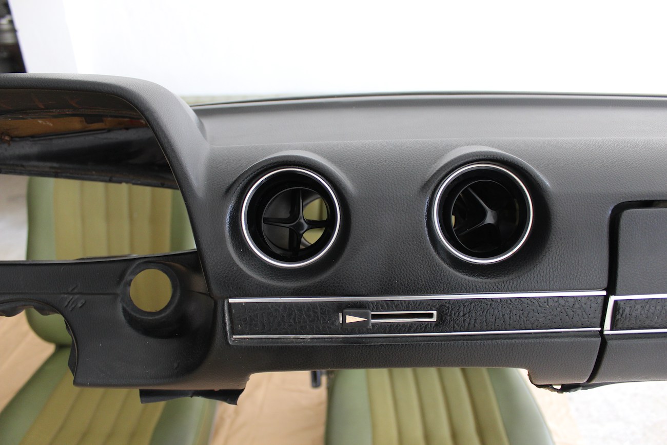 NO RESERVE: Mercedes-Benz W123 Green Interior Set For Sale | The MB Market