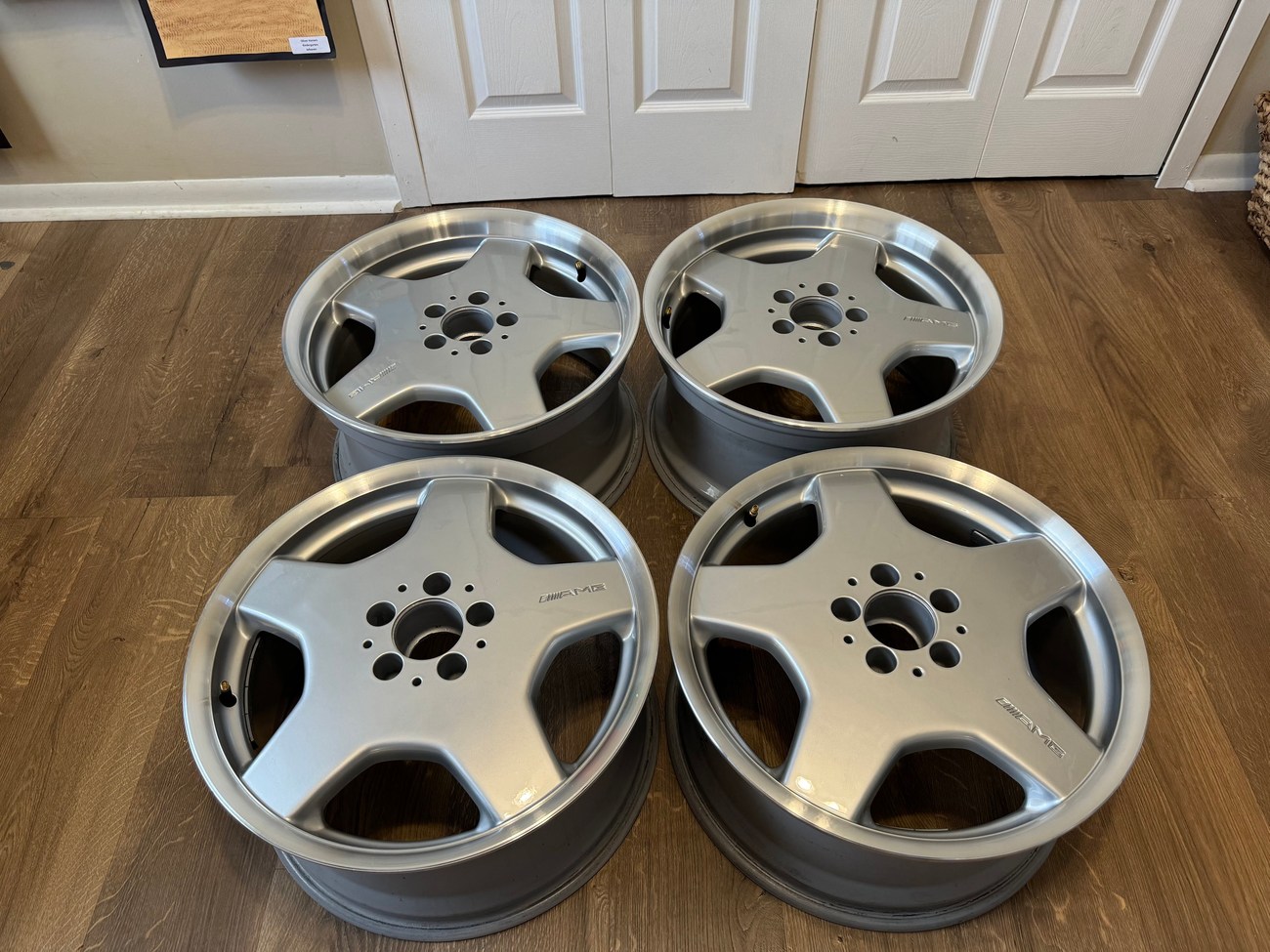NO RESERVE: Staggered 18
