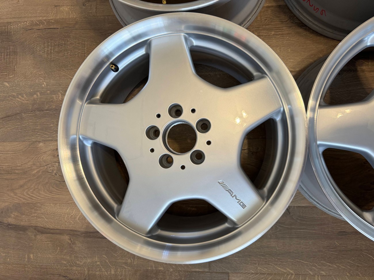 NO RESERVE: Staggered 18