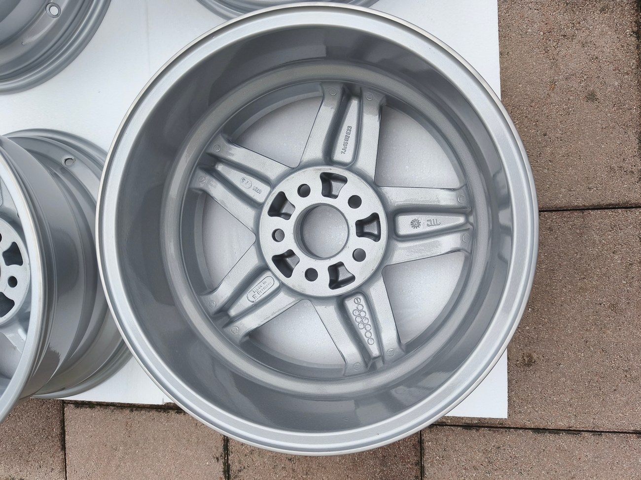 Ronal R9 Look Staggered 16