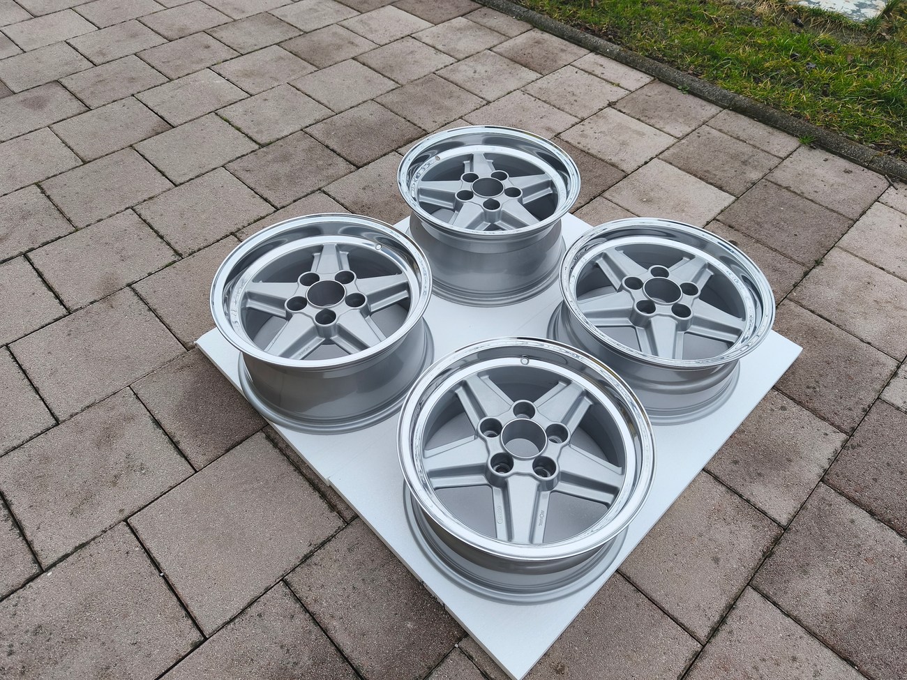 Ronal R9 Look Staggered 16