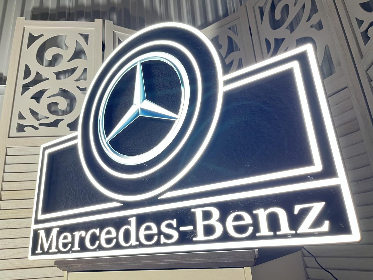NO RESERVE: Original Mercedes-Benz Promotional Illuminated Sign For ...