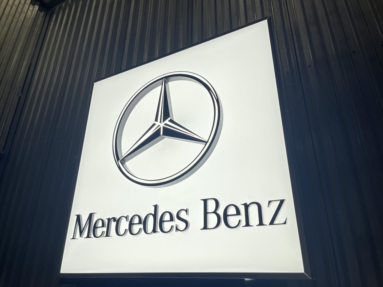 NO RESERVE: Original Mercedes-Benz Promotional Illuminated Sign For ...