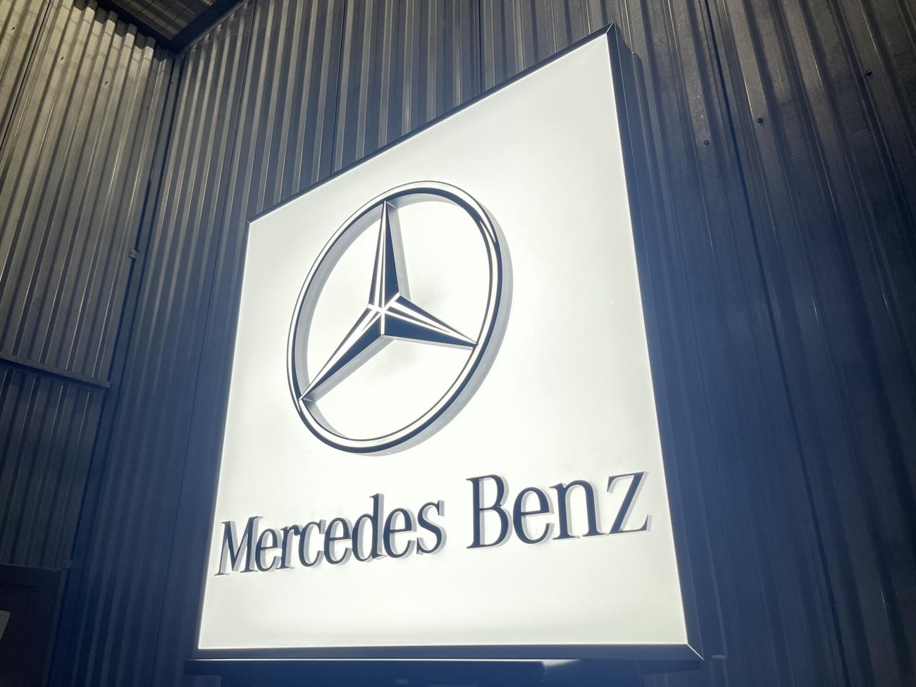 NO RESERVE: Original Mercedes-Benz Promotional Illuminated Sign For ...