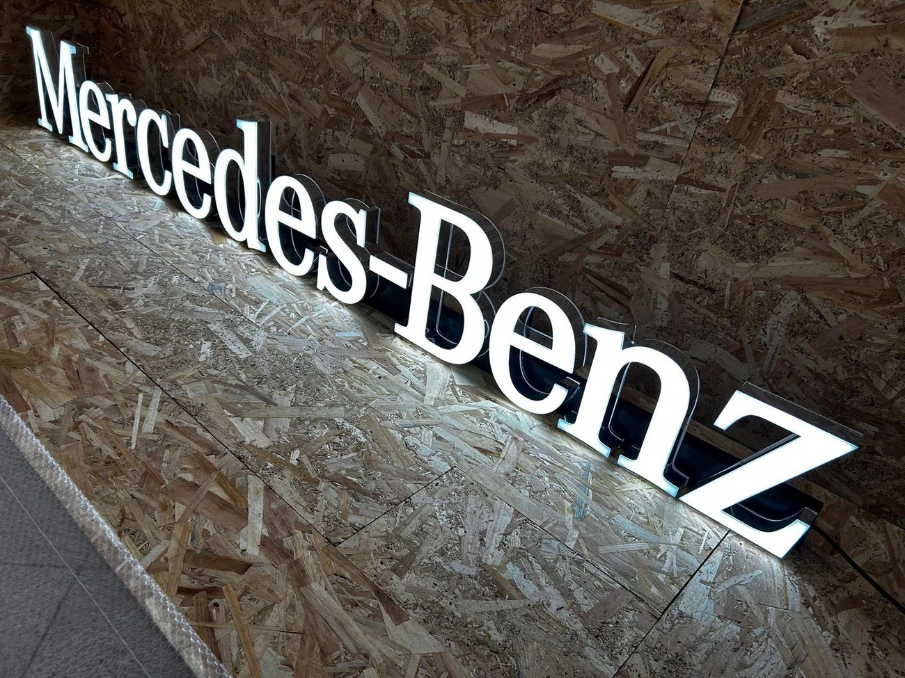 280cm x 35cm Illuminated Mercedes-Benz Dealer Sign For Sale | The MB Market