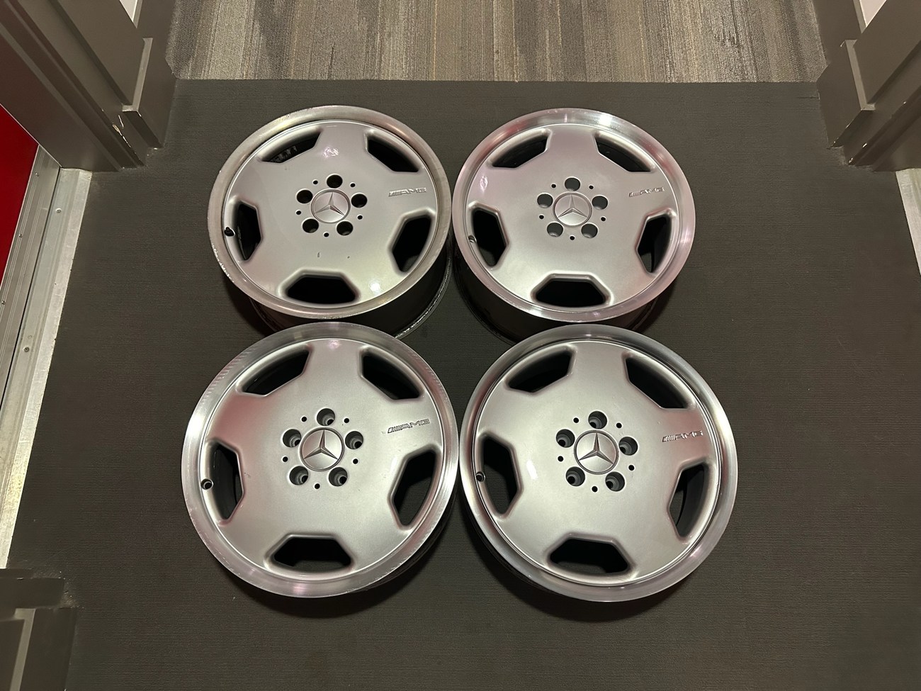 NO RESERVE: 17