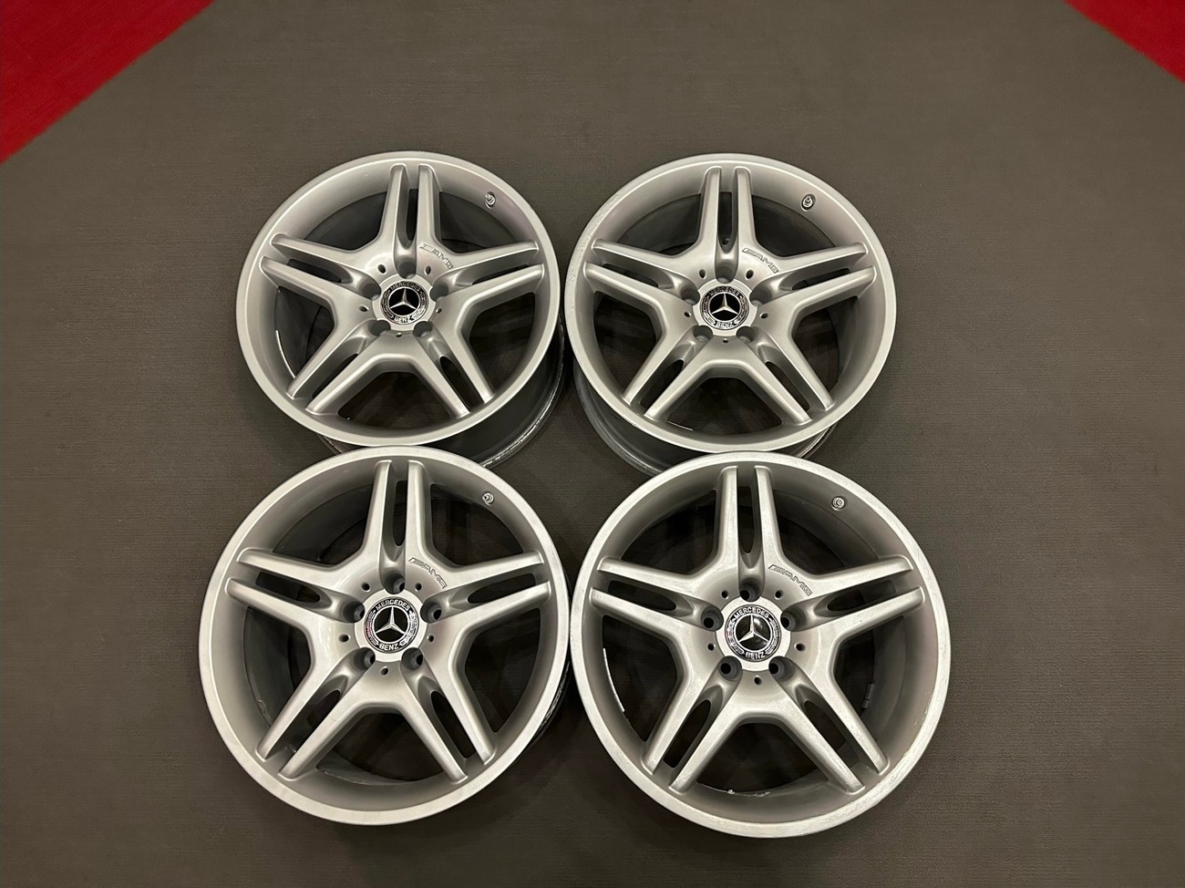 NO RESERVE: Staggered 18