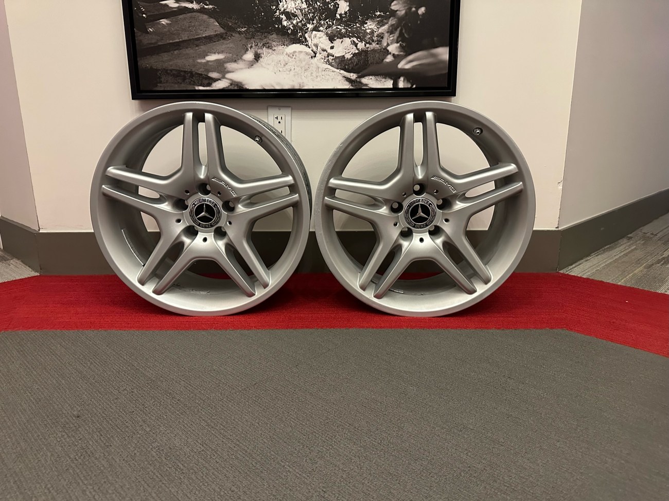 NO RESERVE: Staggered 18