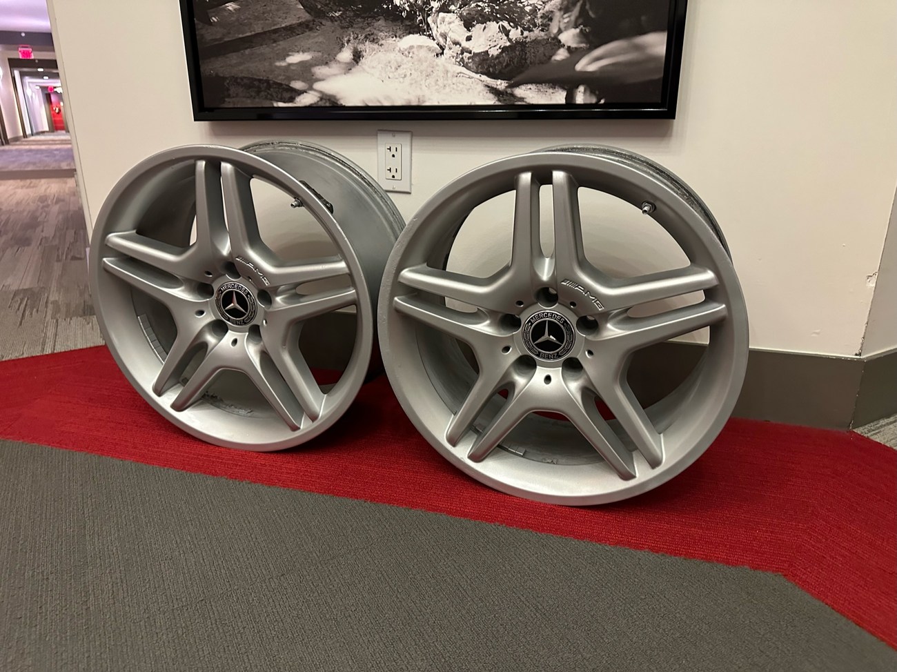 NO RESERVE: Staggered 18