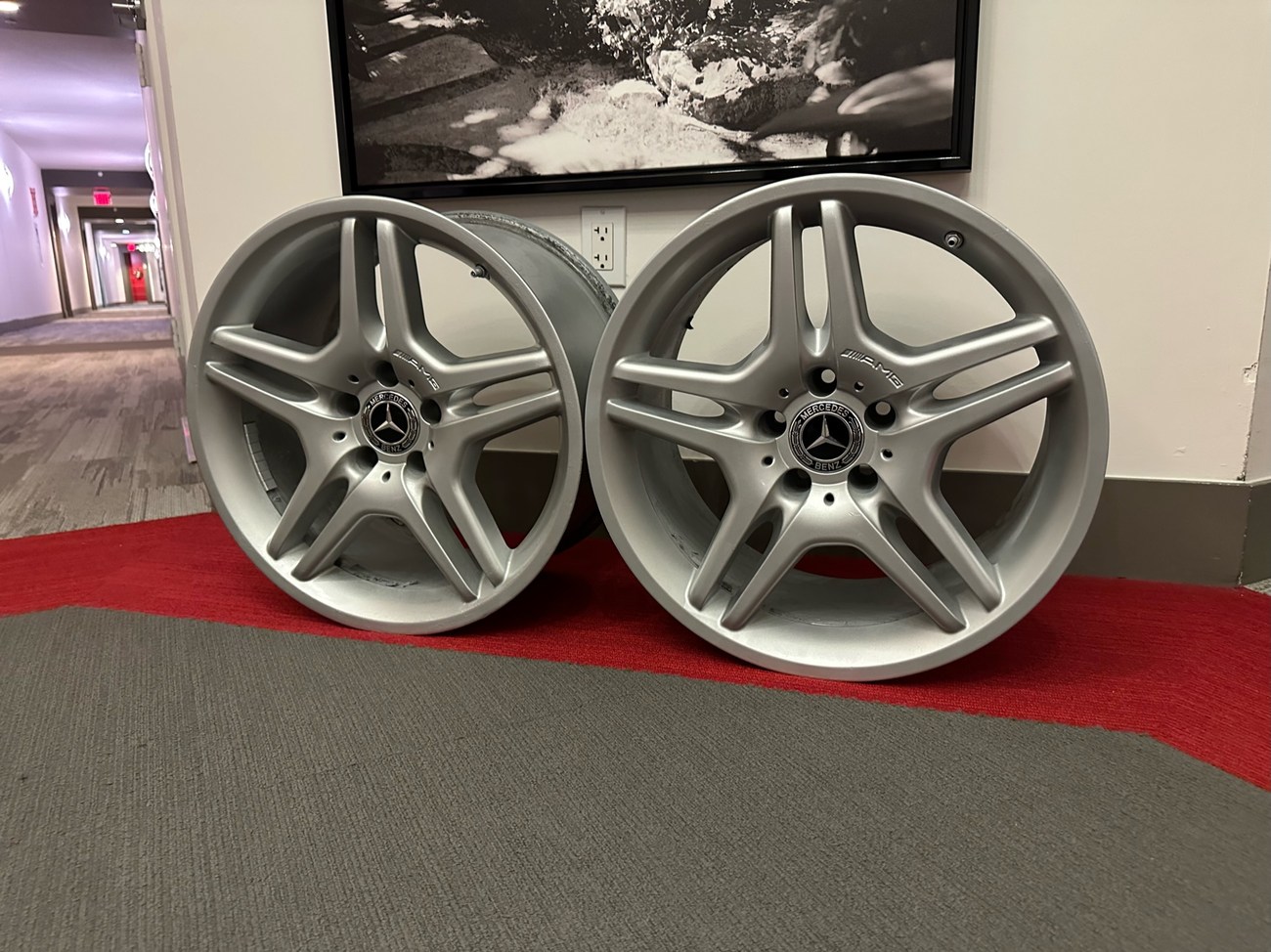 NO RESERVE: Staggered 18