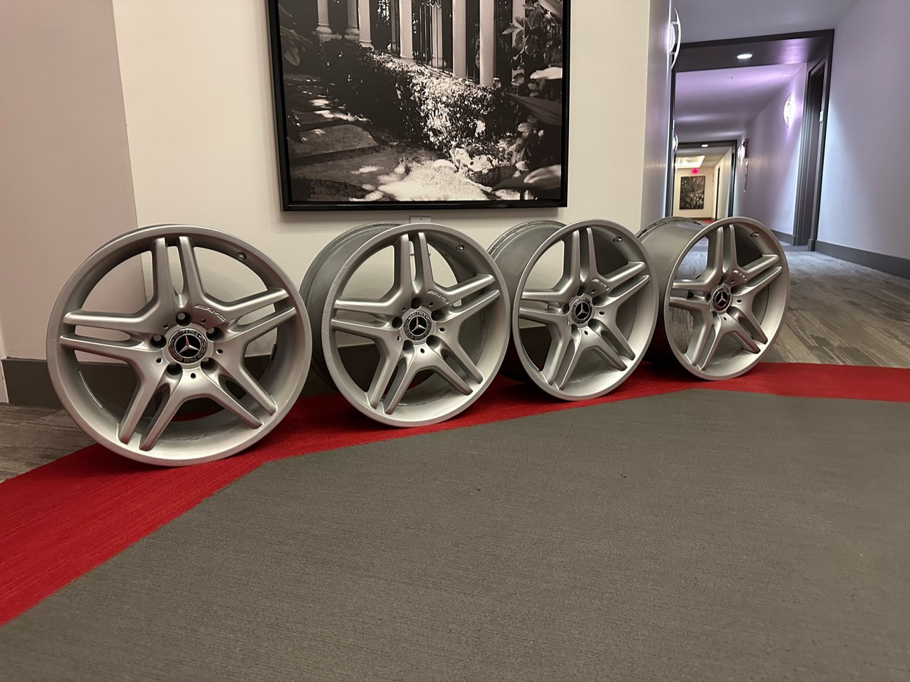 NO RESERVE: Staggered 18