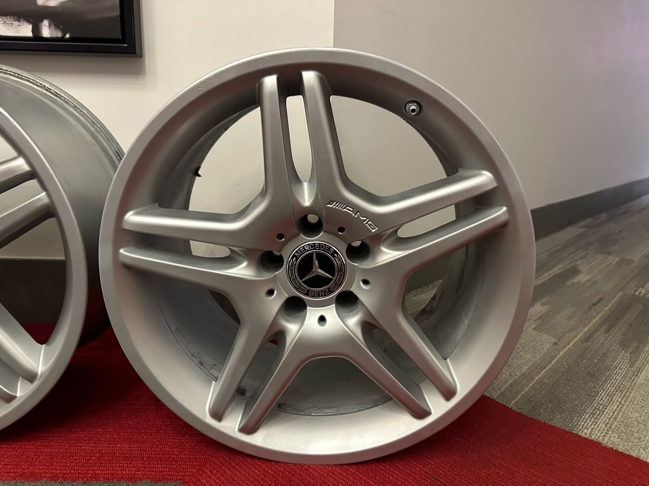 NO RESERVE: Staggered 18