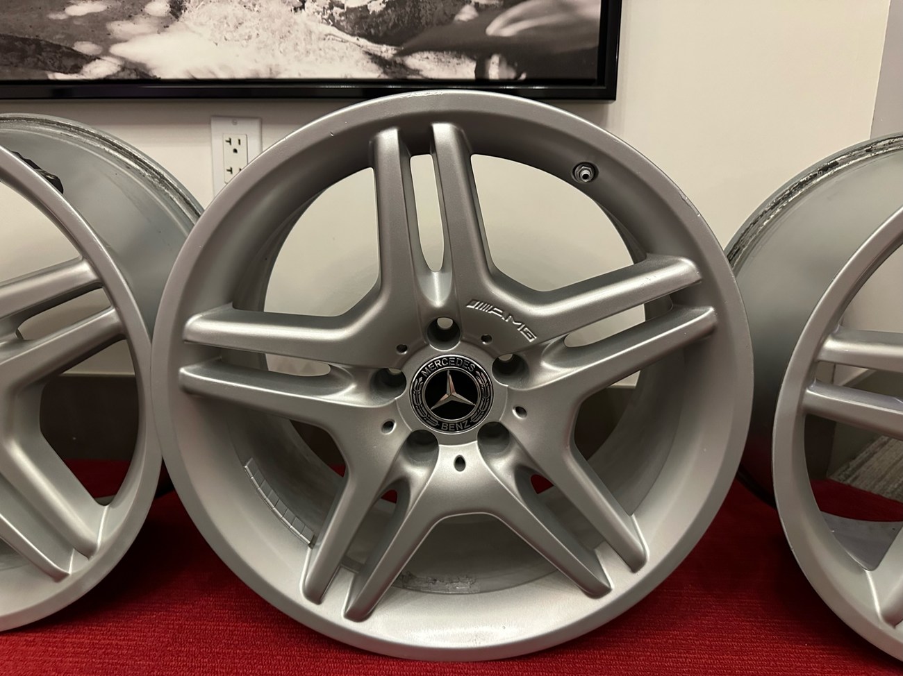 NO RESERVE: Staggered 18