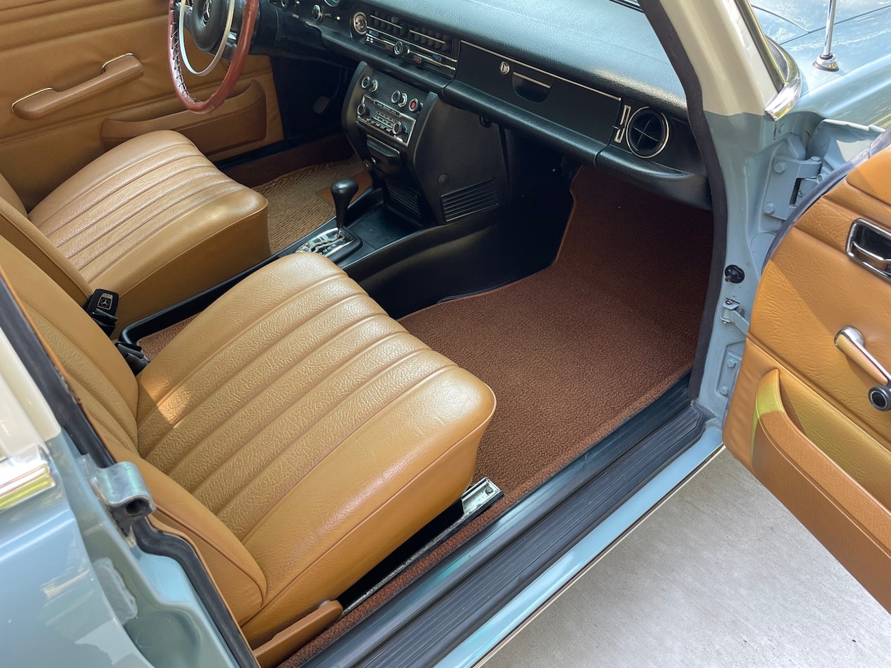 Mercedes-Benz Binz W115 Pick-up Argentina, 1974 /yellow
