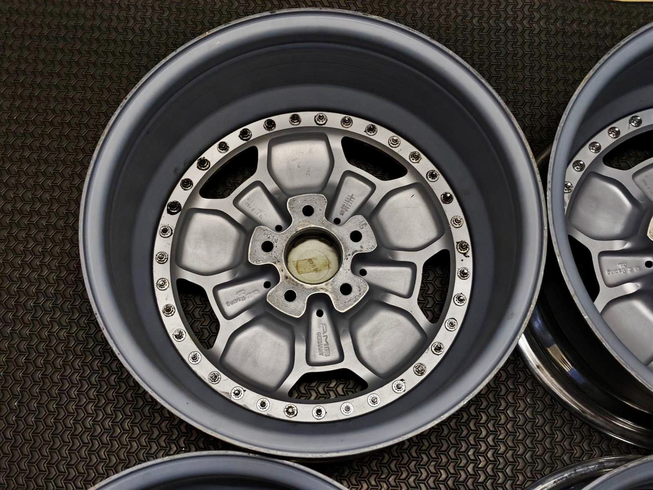 Staggered 3-piece 17