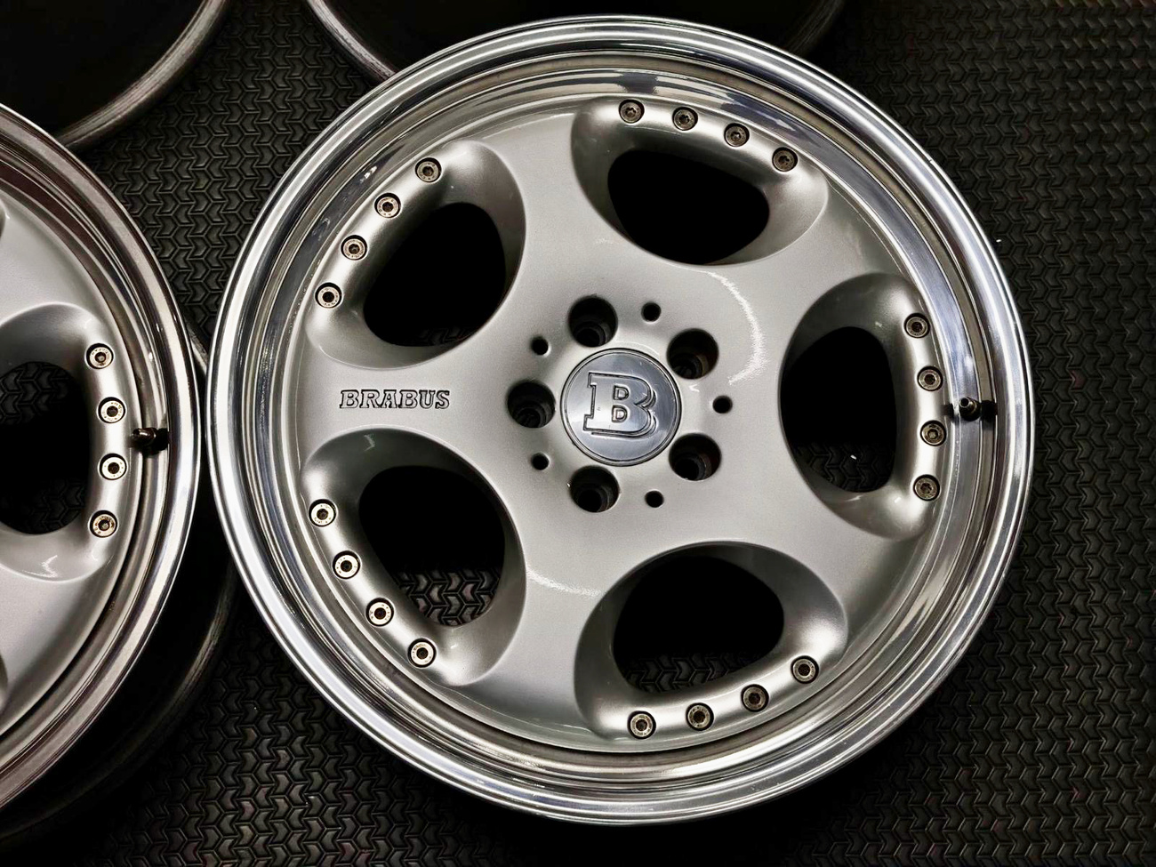 Staggered 3-Piece 18