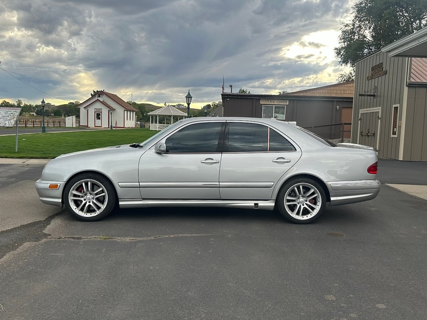 auction image