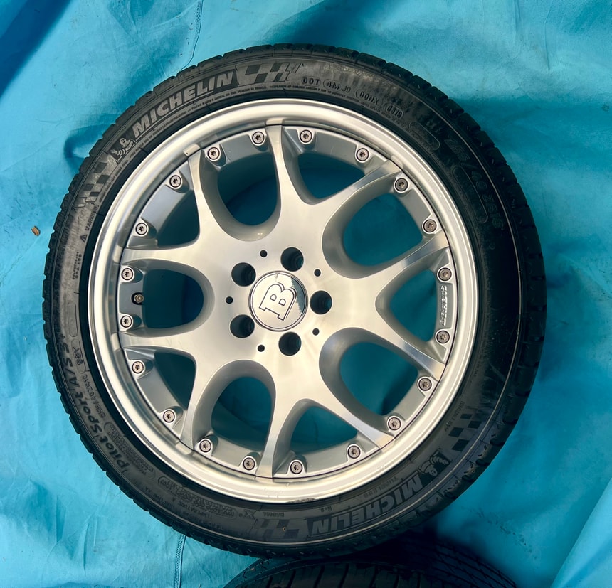 NO RESERVE: Staggered 2-Piece 18