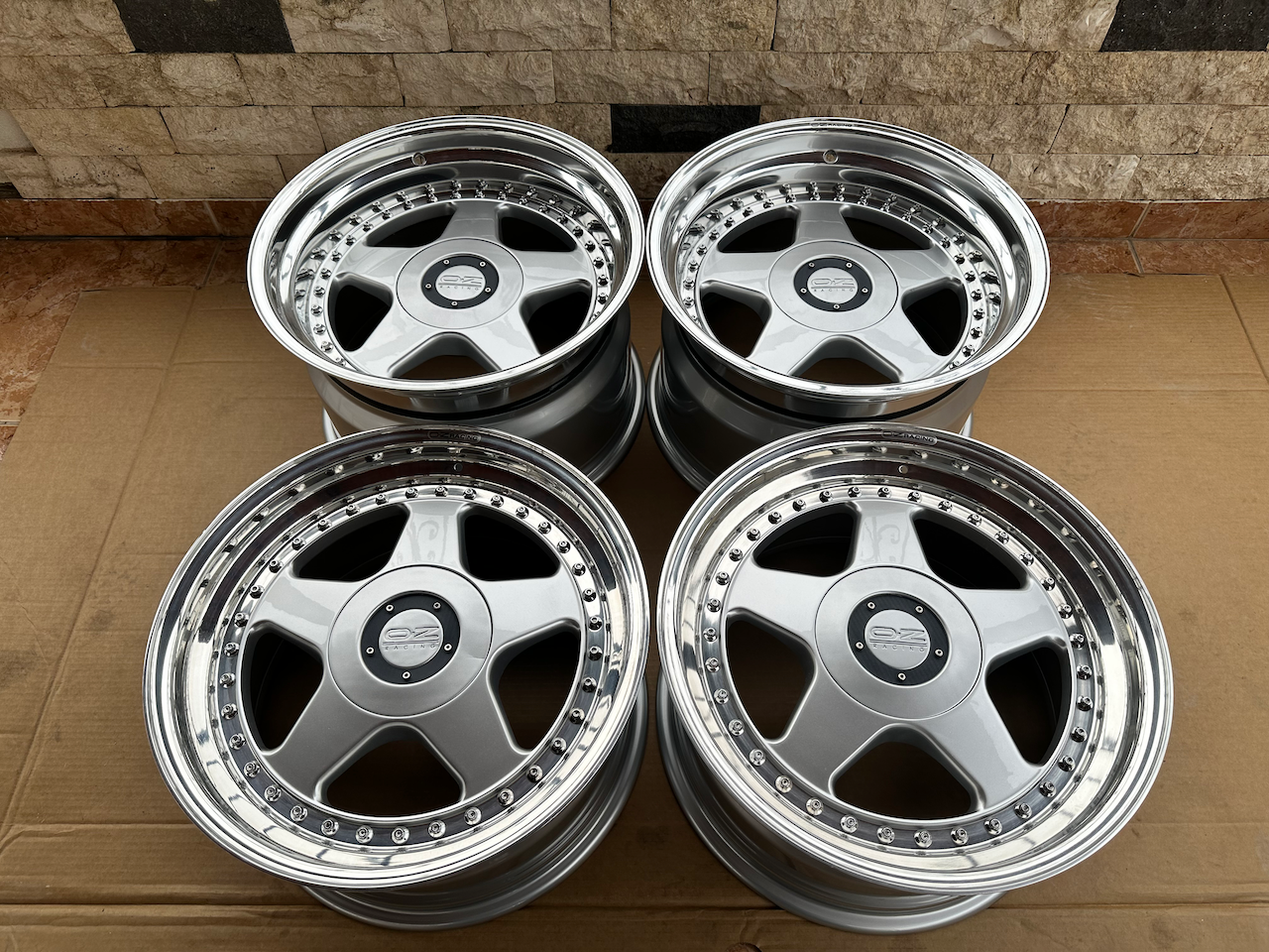 Staggered 3-Piece 17